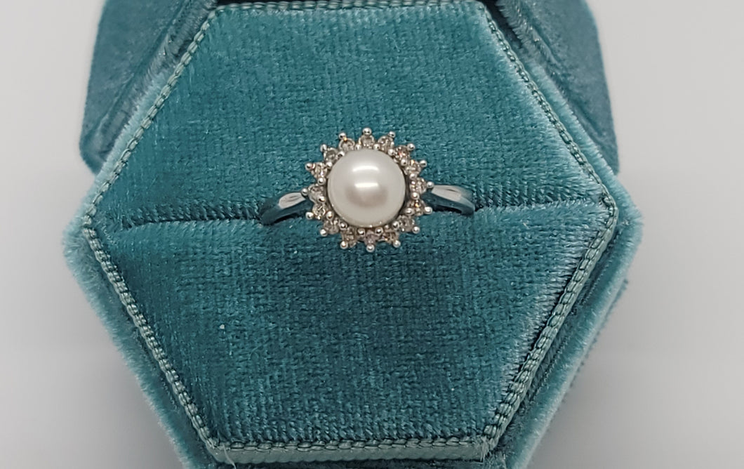 Estate 14k white gold Pearl and Diamond ring